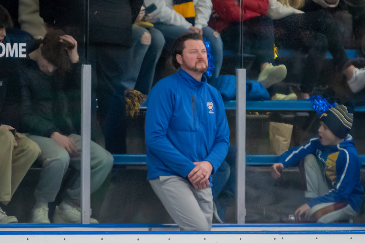 Wayzata coach Pat O'Leary. Photo by Earl Ebensteiner. 